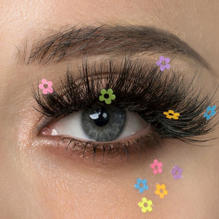 Your Perfect False Lashes: A Checklist to Keep in Mind